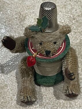 Hallmark Vintage Teddy Bear 2002 Ornament with Sewing Thimble Threadbear “Joy”
